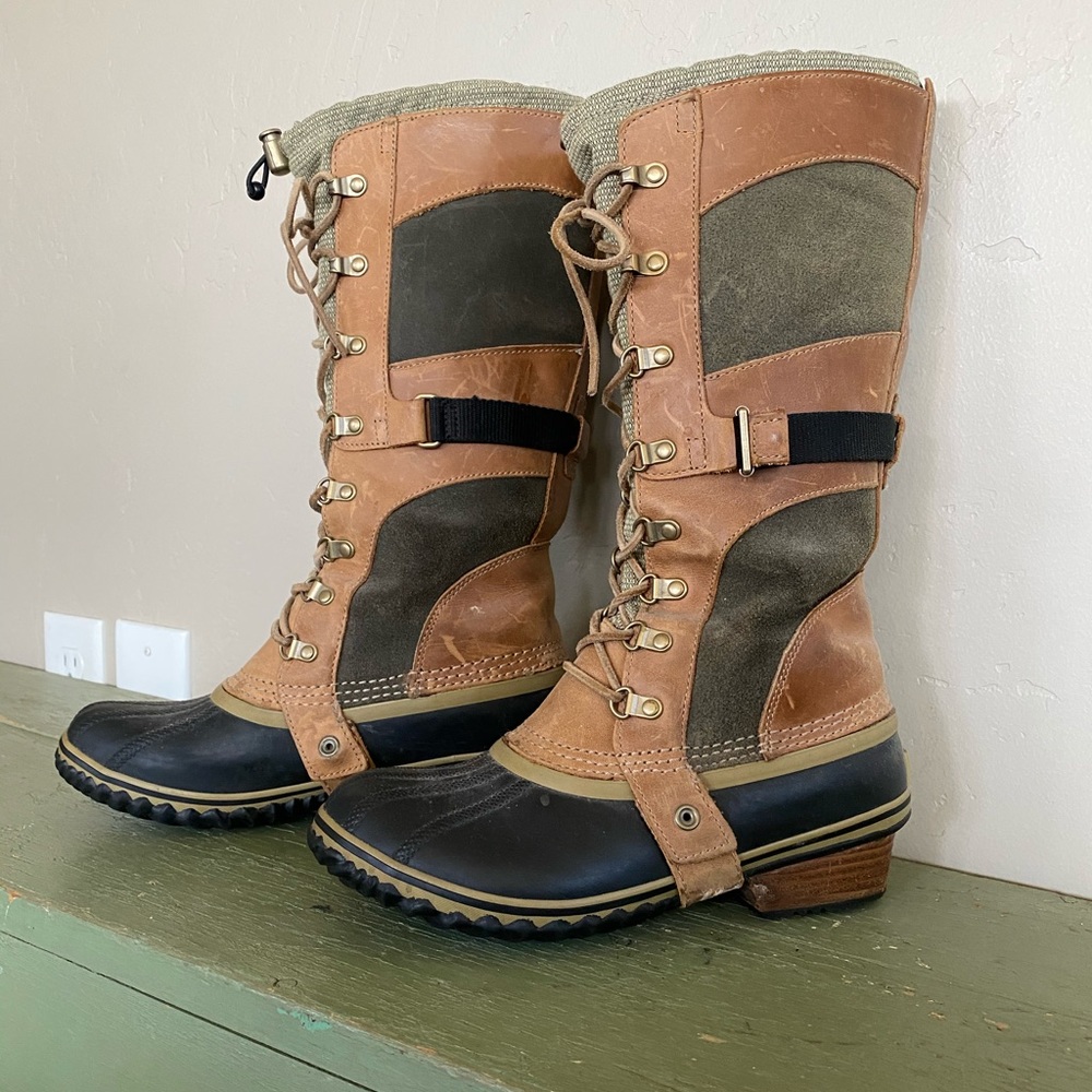 Sorel Conquest Carly Boots Size 8.5